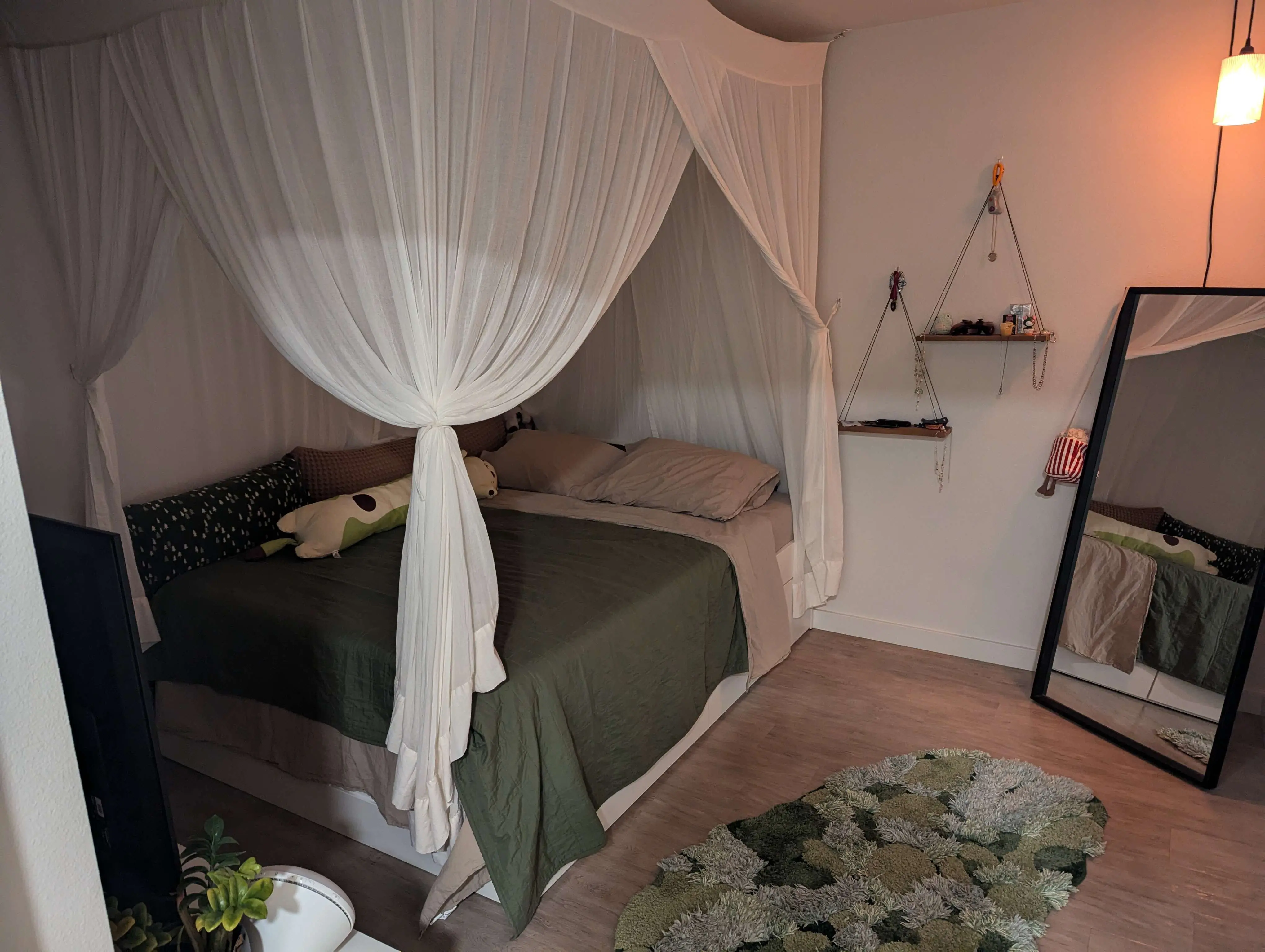 Forest canopy bed design